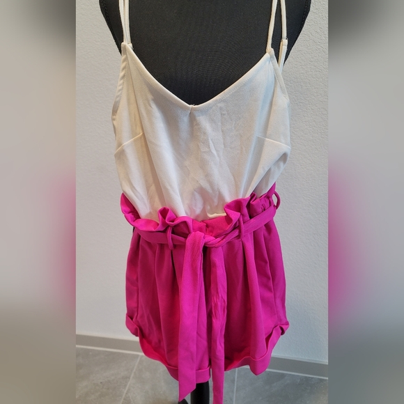 Color blocking Romper Ivory and Fuchsia (L) - Picture 8 of 11